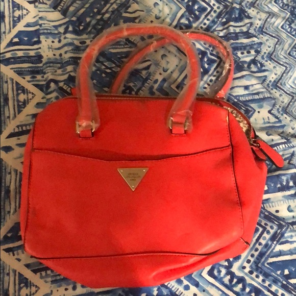Guess Bag - Picture 1 of 6